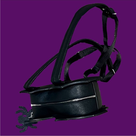 RARE Heart Shaped Spiderweb Backpack Bag - Picture 4 of 16